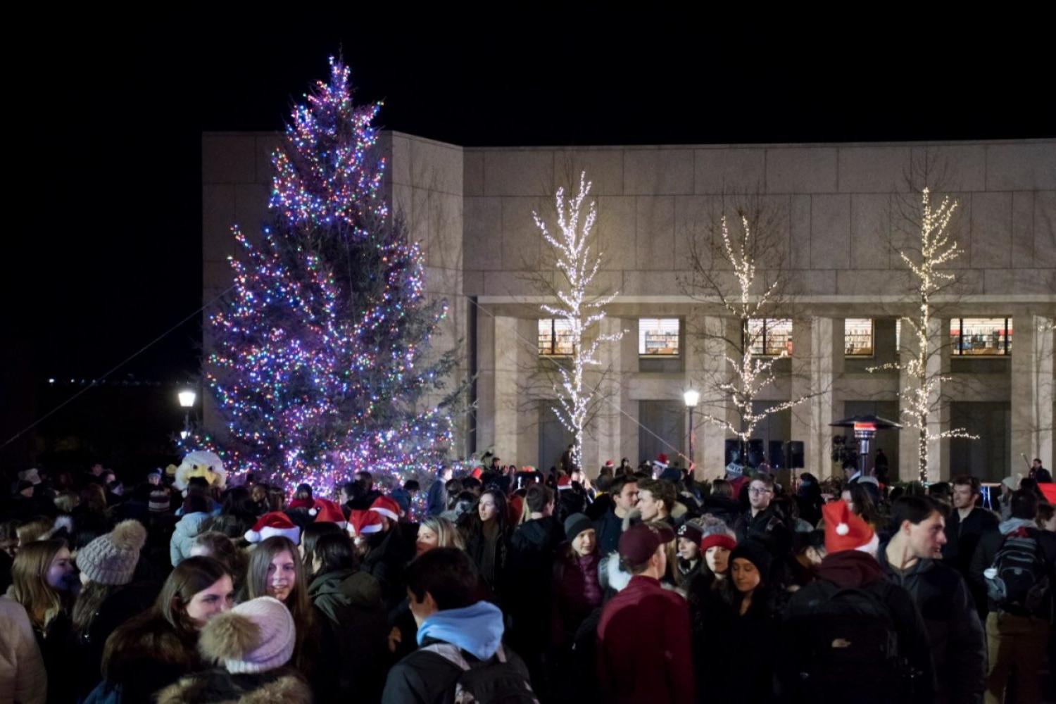 Students and Christmas tree on the Plaza